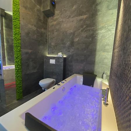 Apartament Bialy Z Jacuzzi Krakau Exterior foto