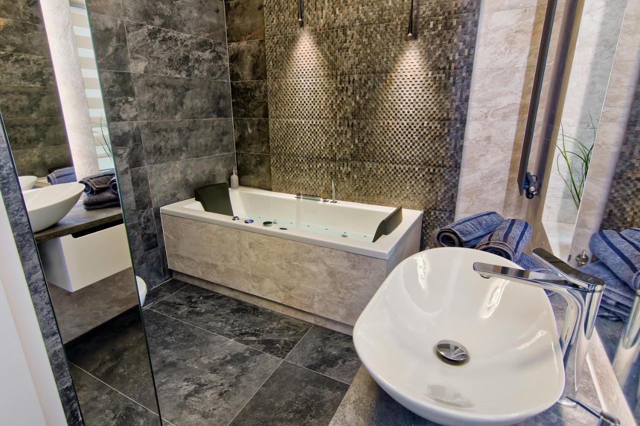 Apartament Bialy Z Jacuzzi Krakau Exterior foto