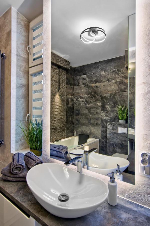 Apartament Bialy Z Jacuzzi Krakau Exterior foto