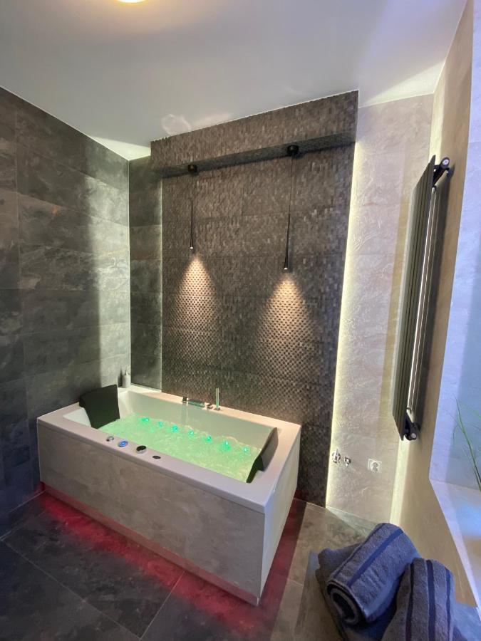 Apartament Bialy Z Jacuzzi Krakau Exterior foto